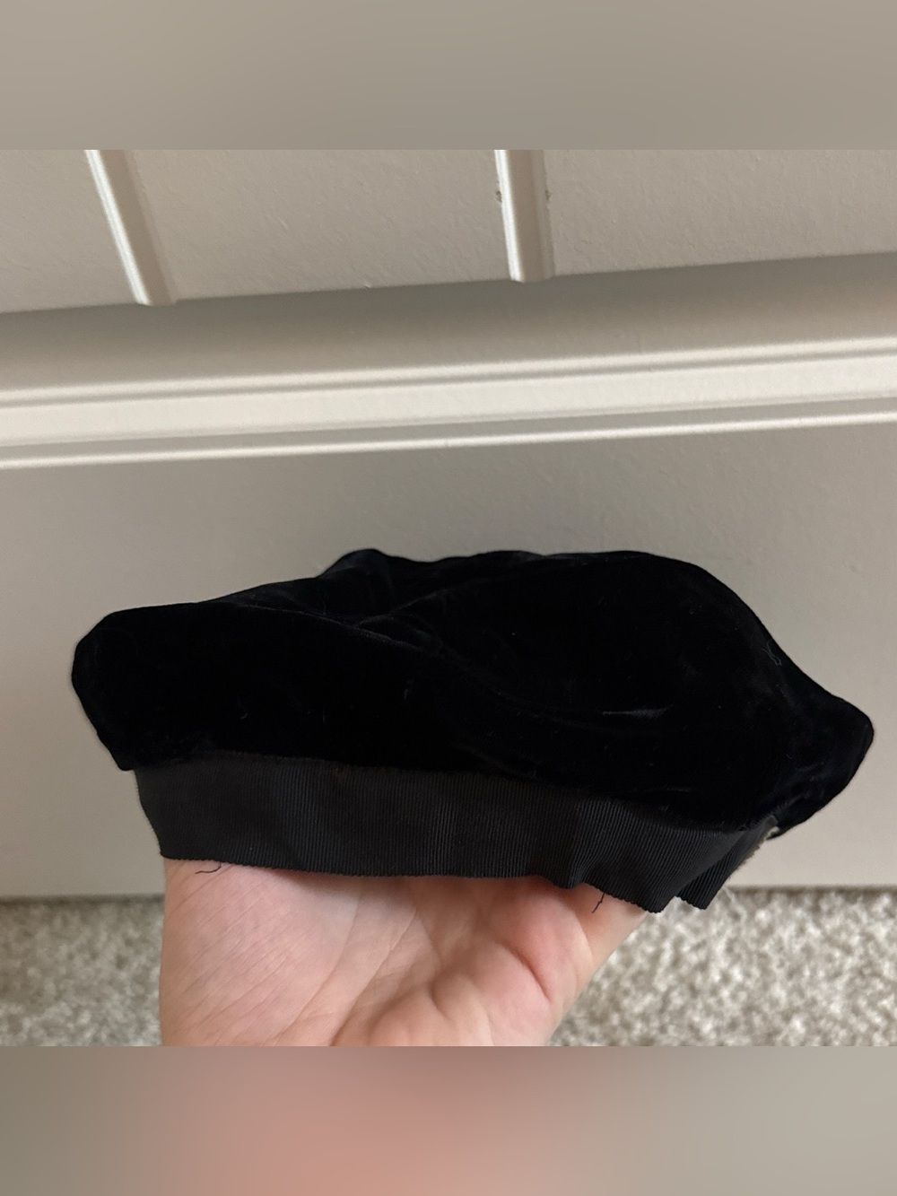 Belmar Vintage Women’s Black Velvet Beret